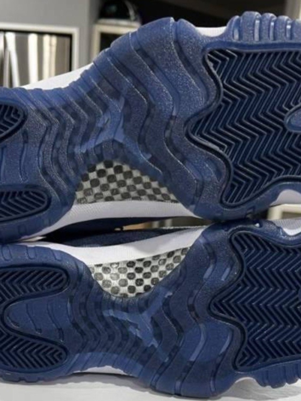 Men's Blue Velvet High-Top Athletic Sneakers Verified Authentic Jordan Retro 11 - Picture 2 of 6